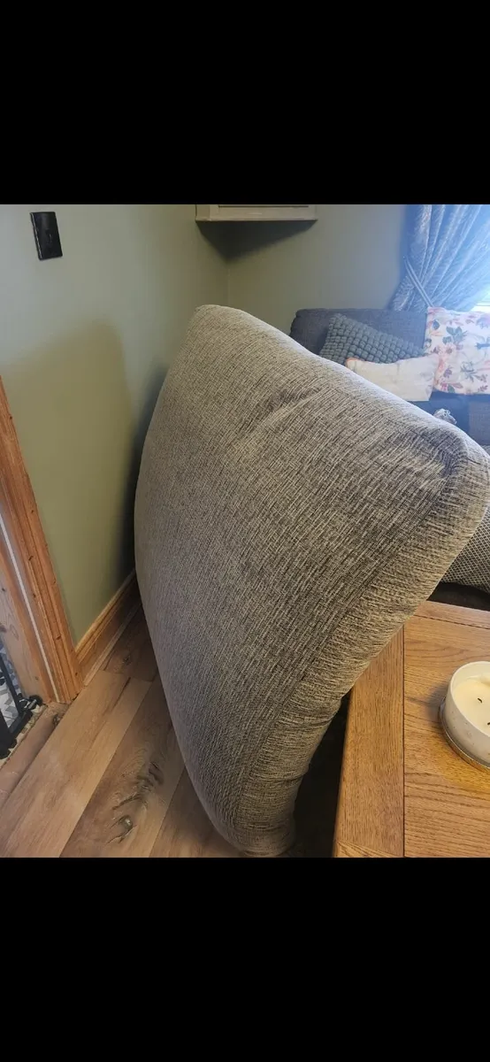 FreeDfs large footstool - Image 1