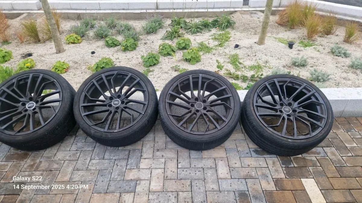 20 inch alloys with tyres - Image 1