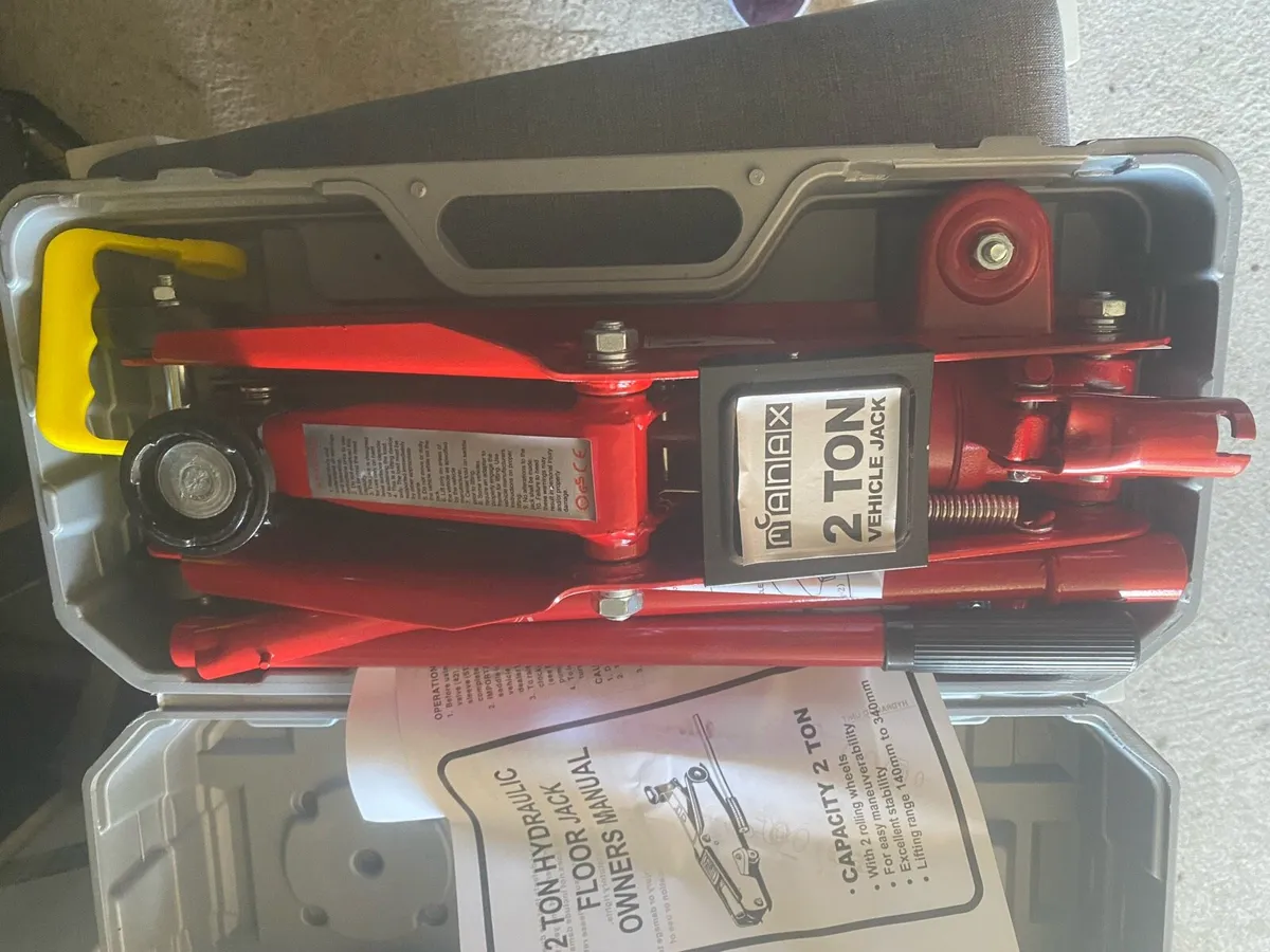 Mcanax Hydraulic Floor Jack - Image 2