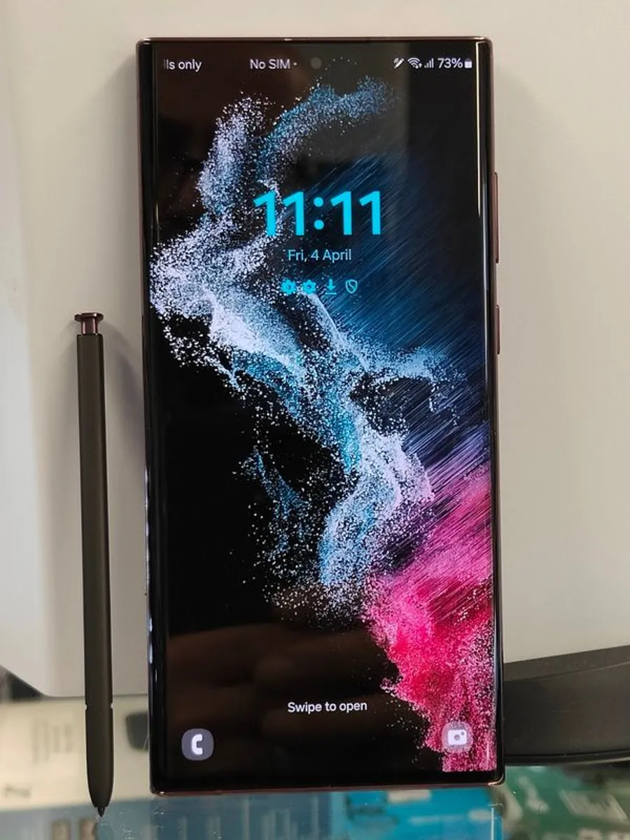 Samsung Galaxy S22 Ultra 128GB Dual Sim Unlocked - Burgundy Used/ Like New - Image 1