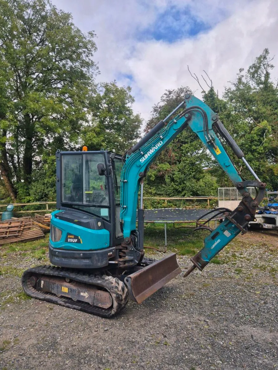 3 Ton excavator with rock breaker - Image 1