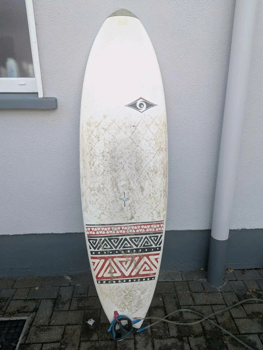 Bic 5'10 fish Surfboard - Image 1