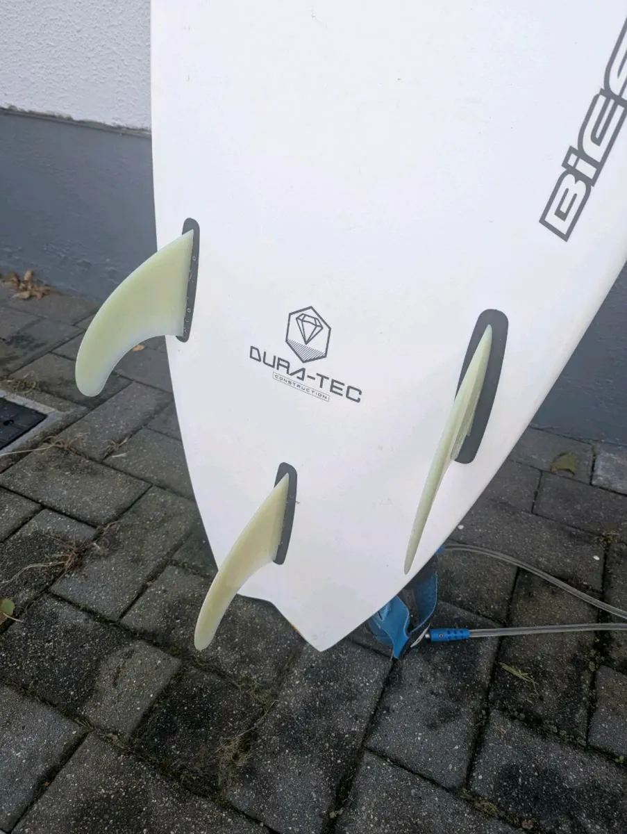 Bic 5'10 fish Surfboard - Image 2