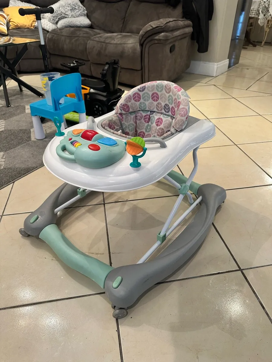 Baby Go Round Twist & Walker - Image 3