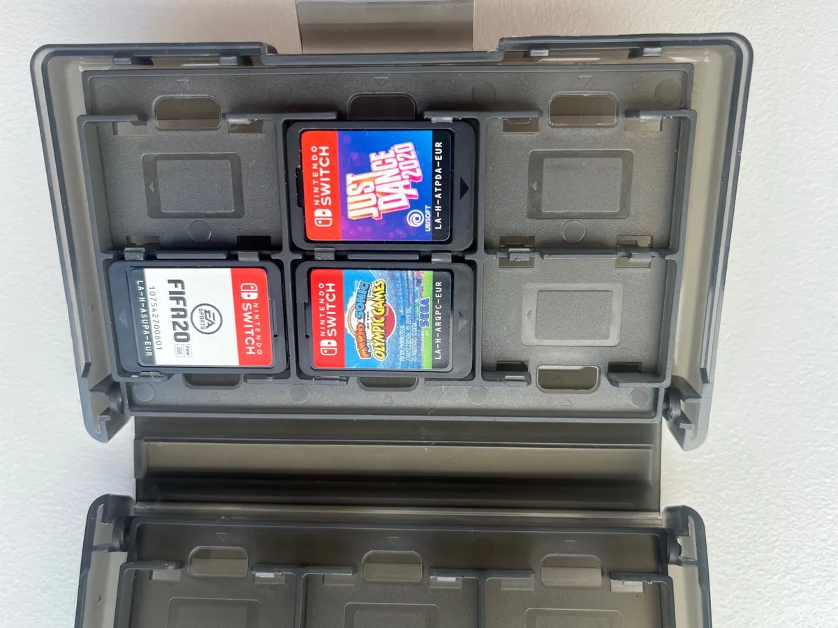 Nintendo Switch with 3 games - Image 1