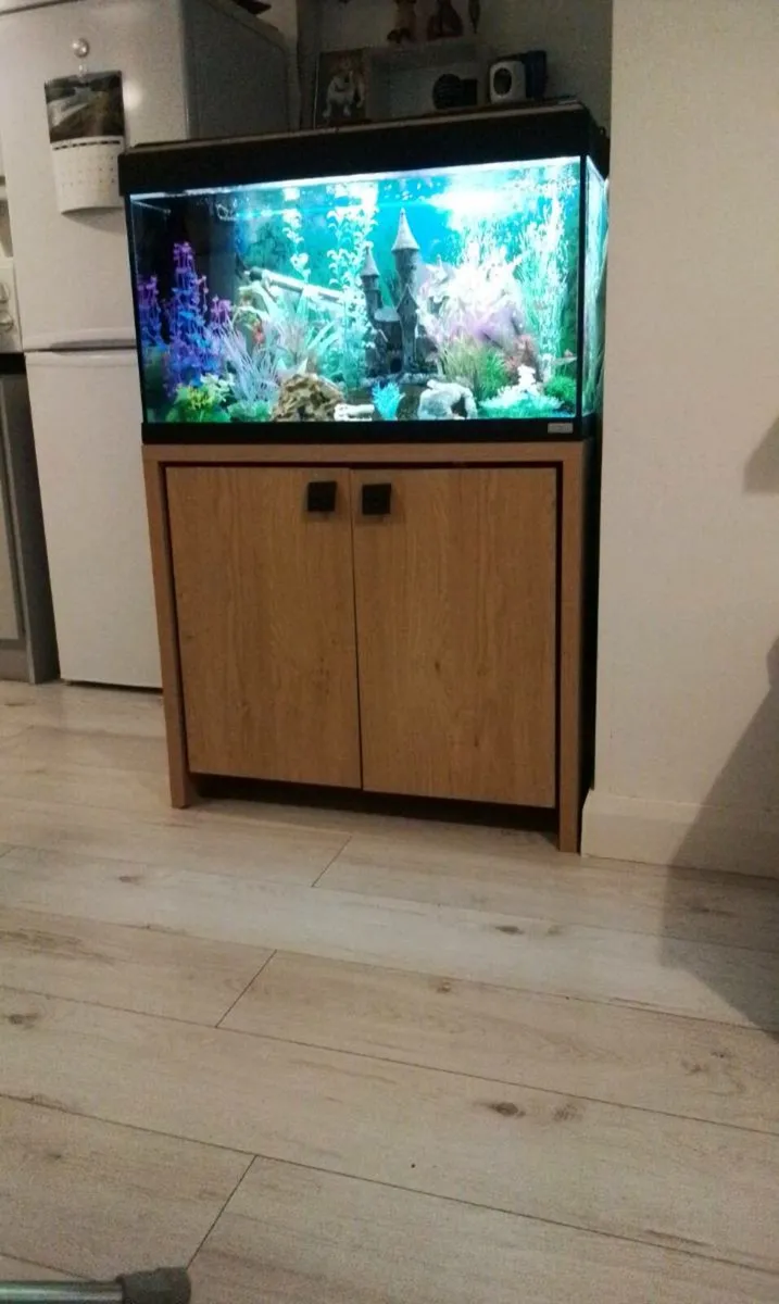 Aquarium and matching cabinet - Image 2