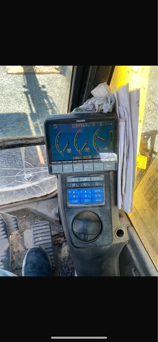 Komatsu digger - Image 2