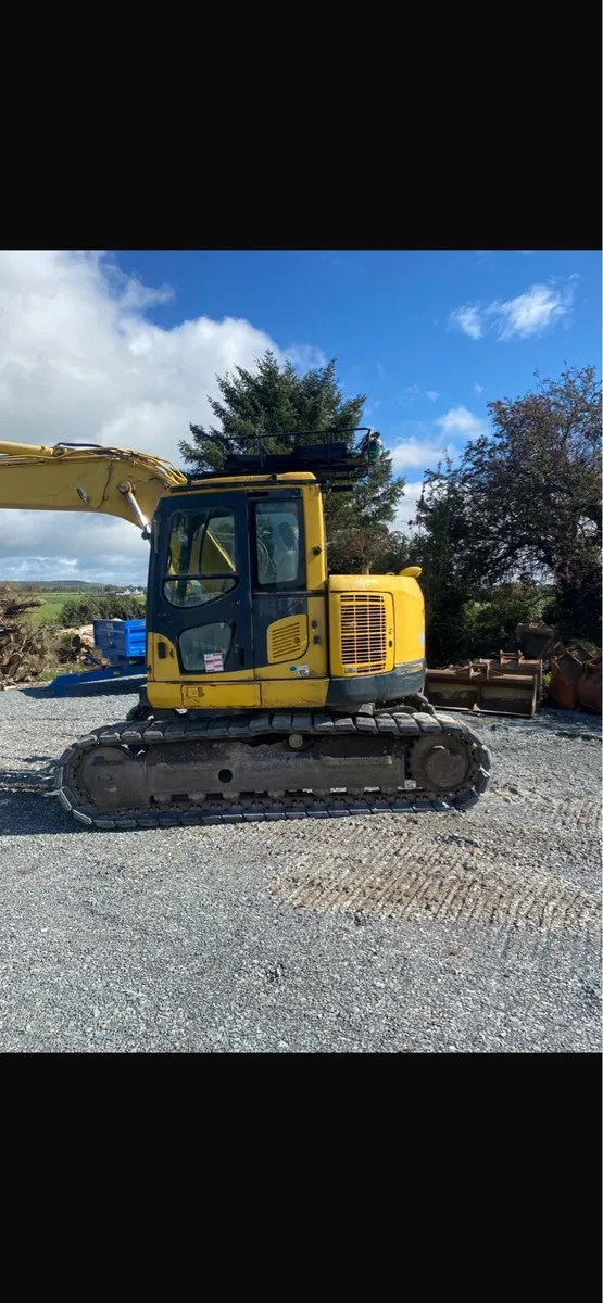 Komatsu digger - Image 1