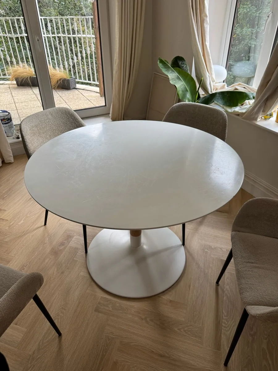Dining table - Image 2