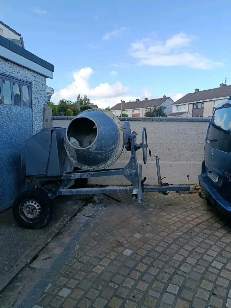 Diesel cement mixer - Image 1