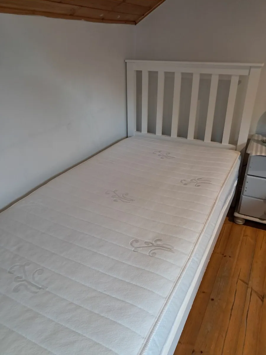 Single bed 90x195 cm with clean mattress is in fai - Image 1
