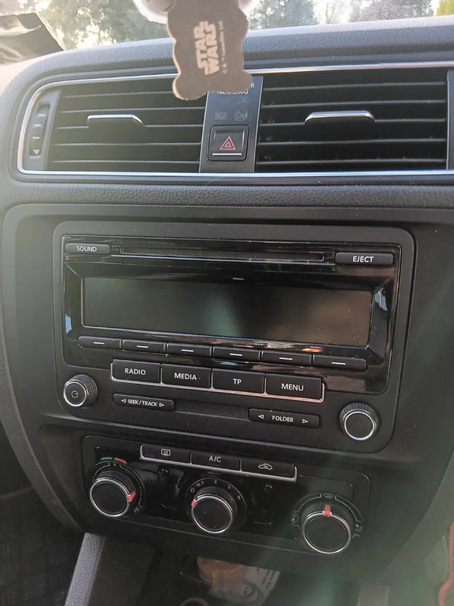 Volkswagen Jetta 2015 - Image 2