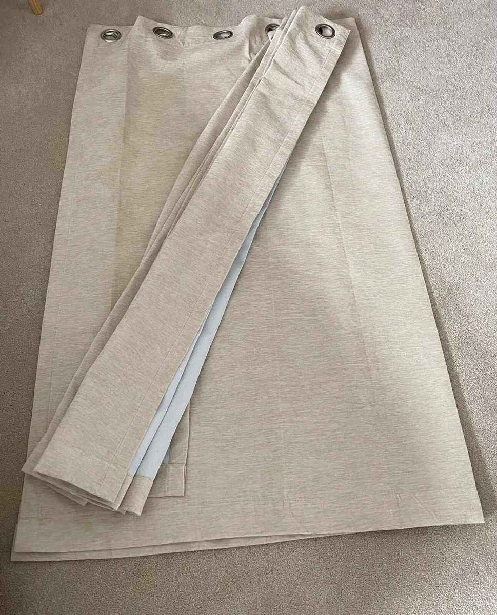 Beige/Cream Pair of black-out and thermalcurtains