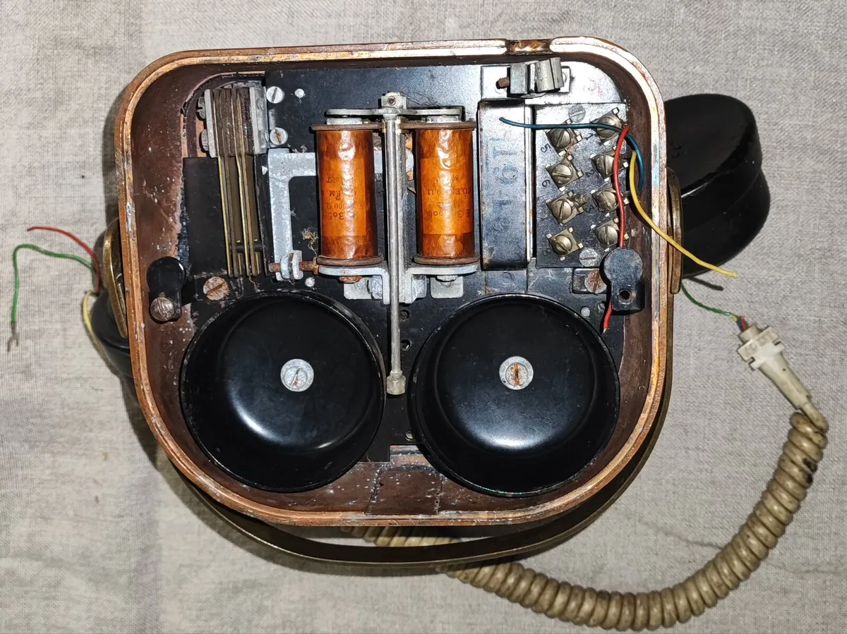 Antique telephone - Image 2