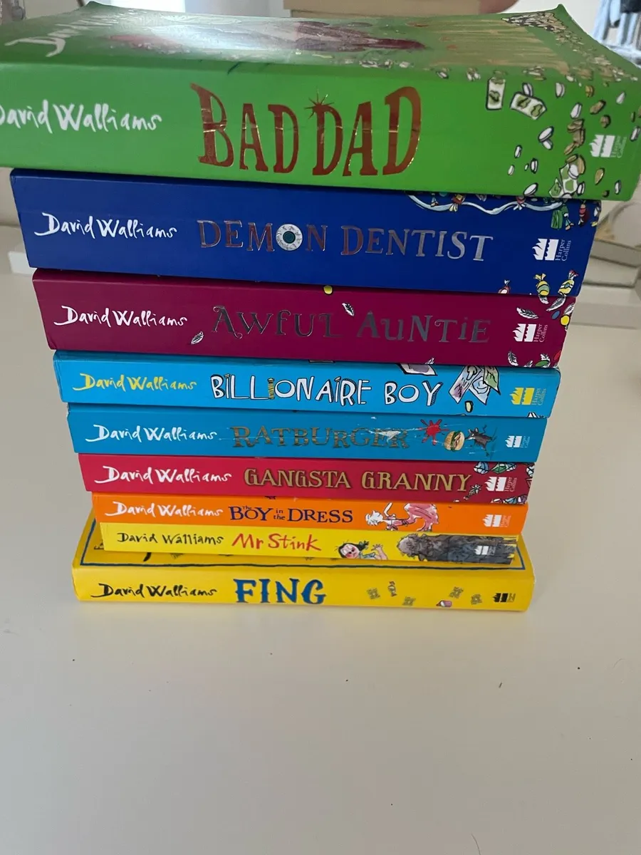 Bundle of books - Image 1