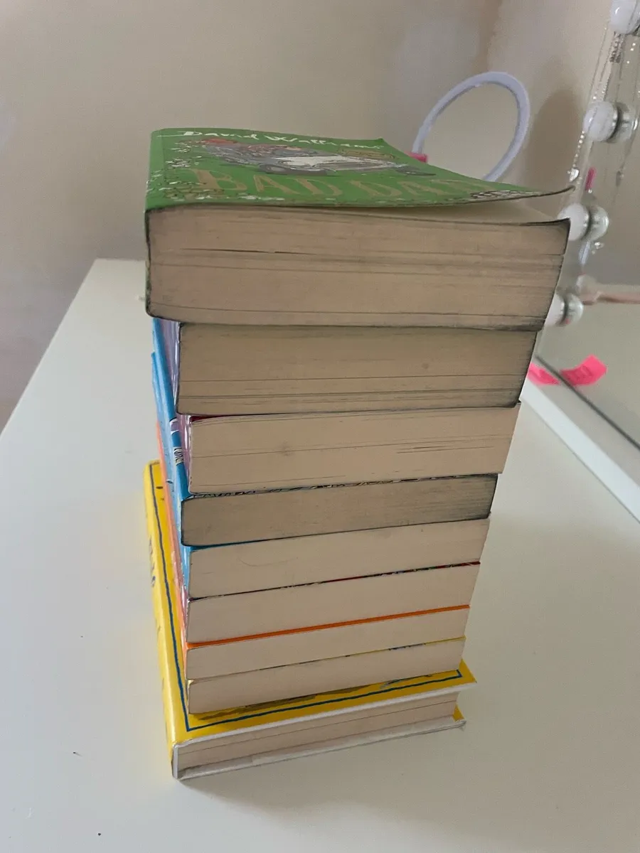 Bundle of books - Image 2