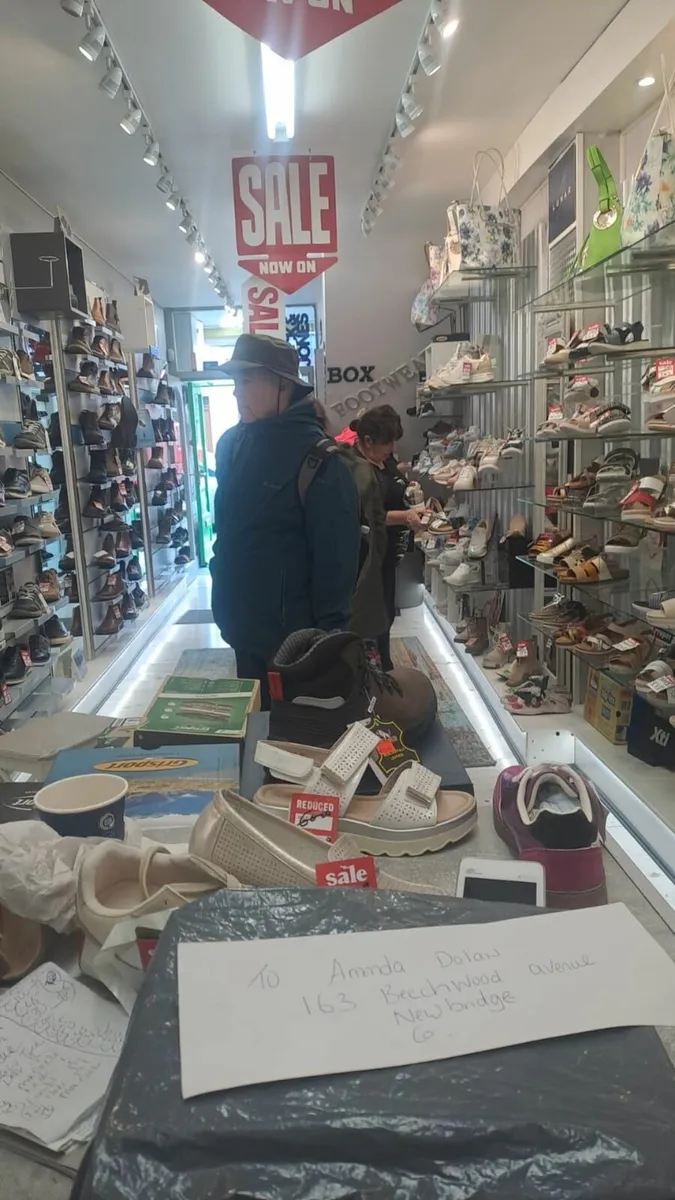 Shop fittings