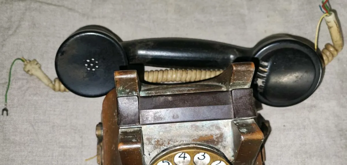 Antique telephone - Image 3