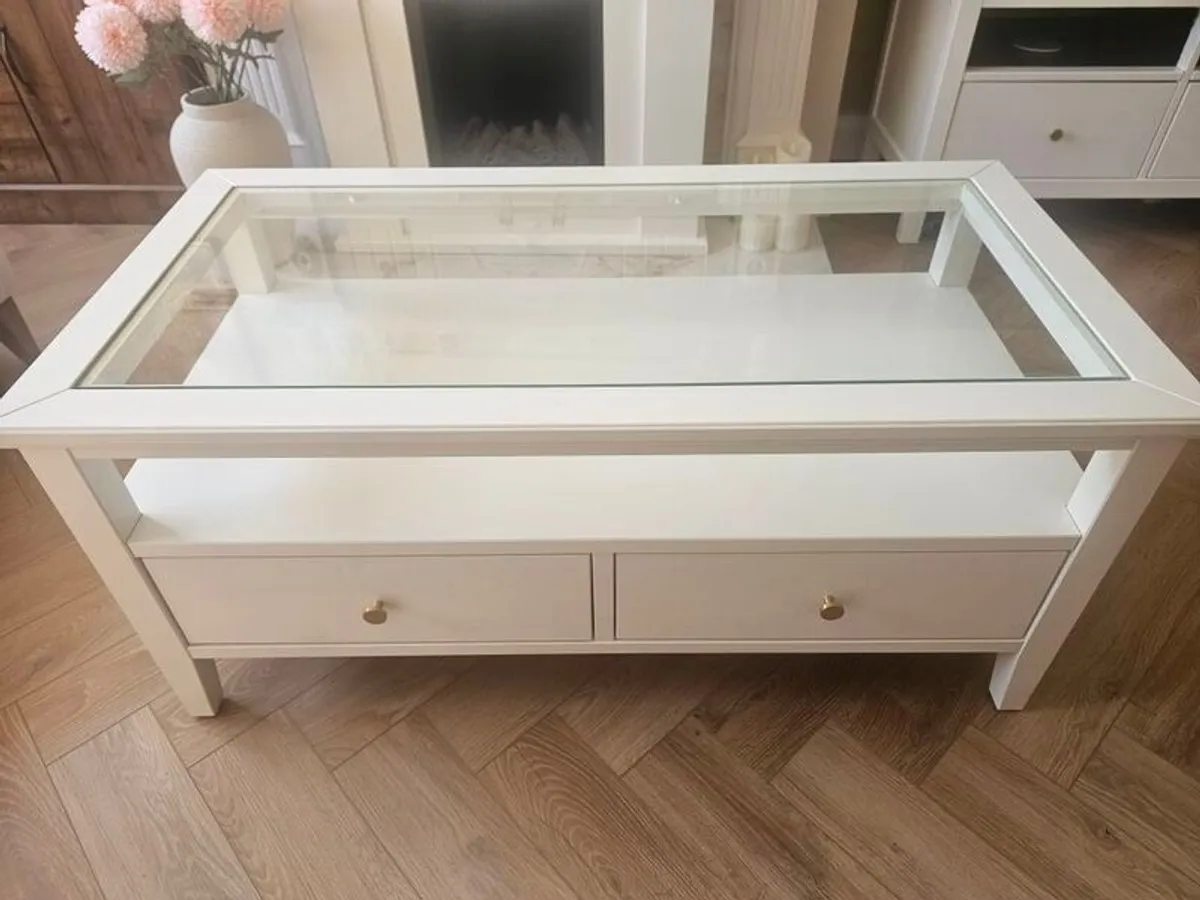 White coffee table - Image 1