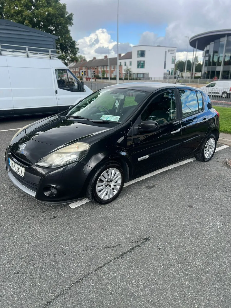 Renault Clio 2010 - Image 1