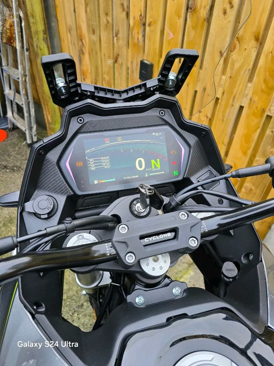 Motorbike - Image 4