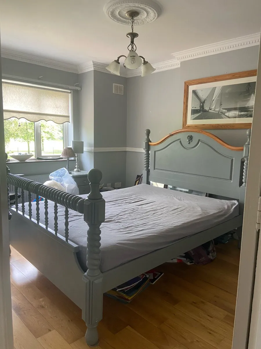 King size bed - Image 2