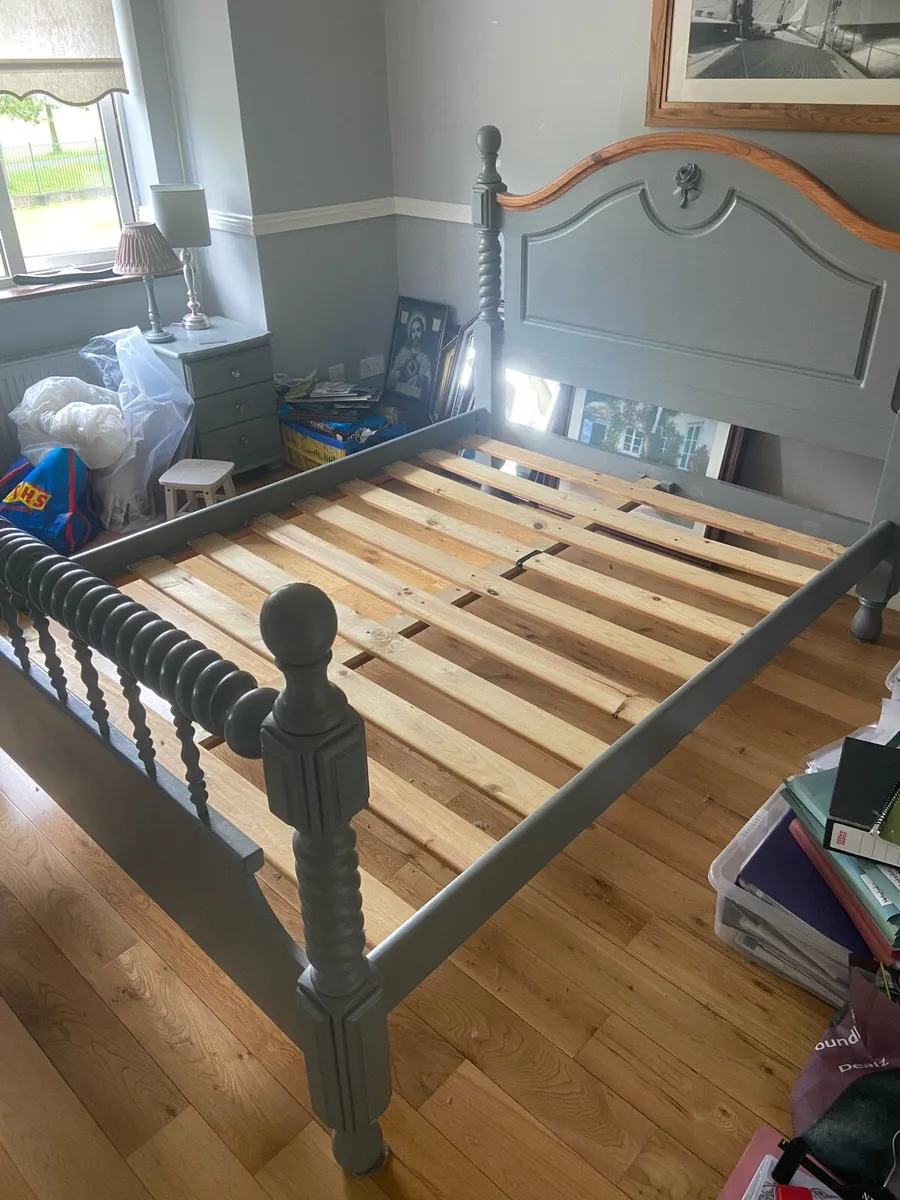 King size bed - Image 4