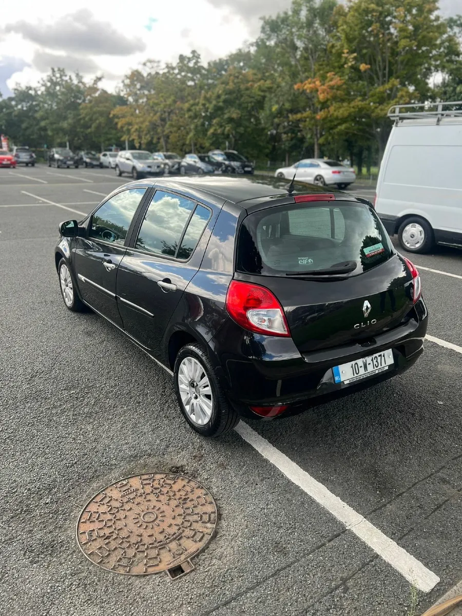 Renault Clio 2010 - Image 2