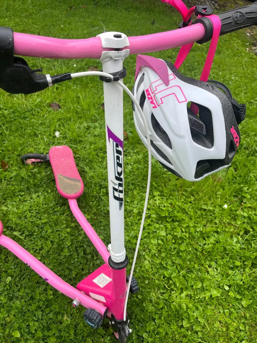 Pink flicker & helmet - Image 1