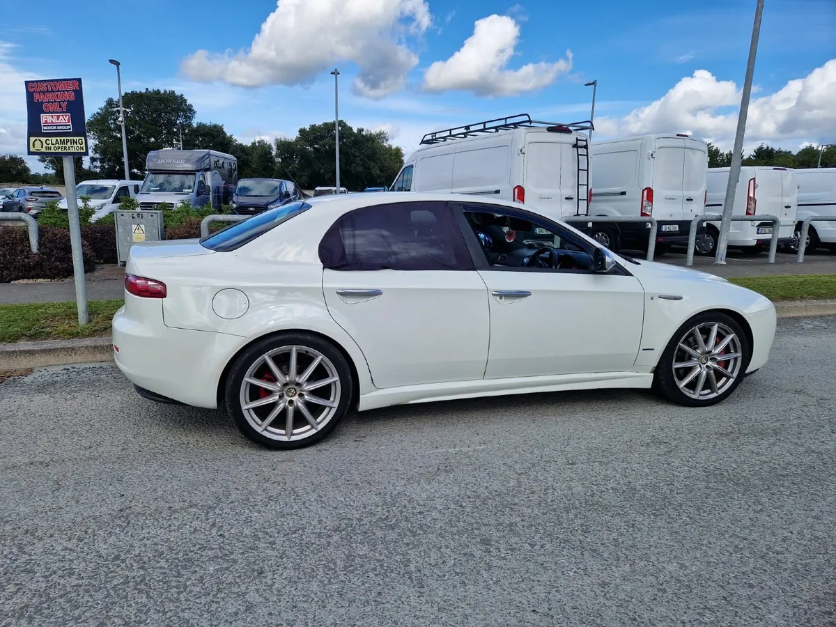 Alfa Romeo 159 2011 - Image 3