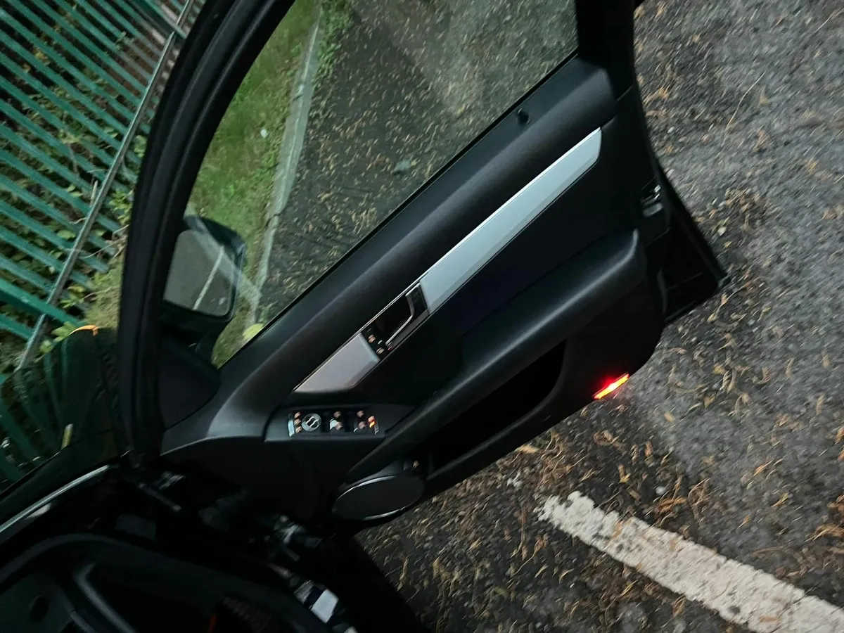 Mercedes-Benz C-Class 2008 - Image 2