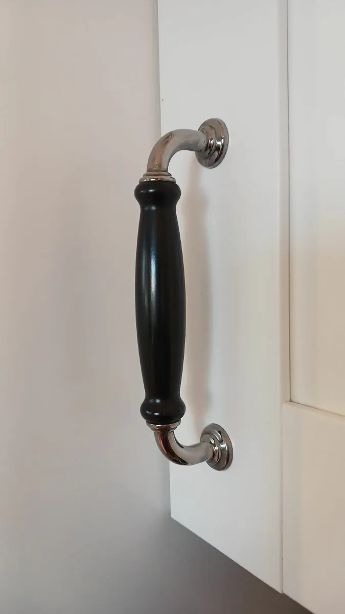 14x Handles (Kitchen Cabinets) - Image 2