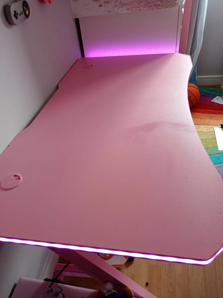Desk - Image 2