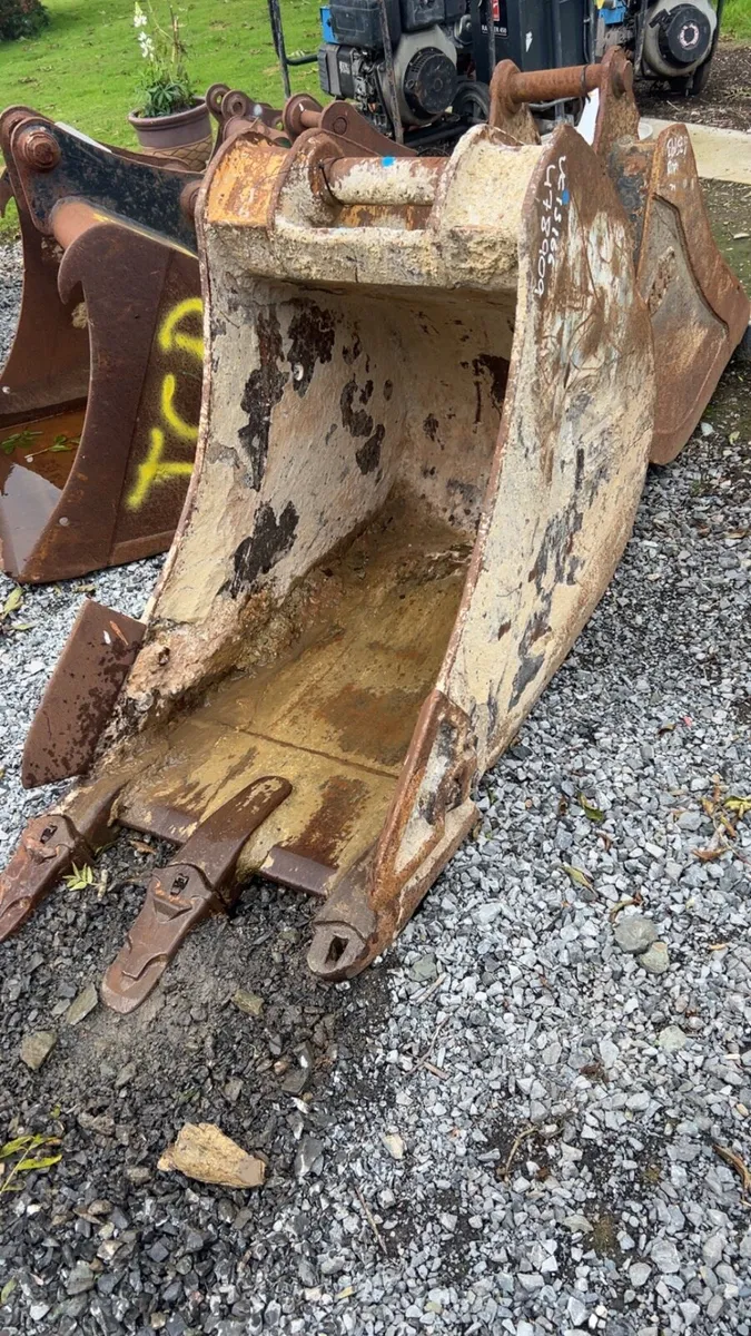 Selection of Quality Digger Buckets - Image 4