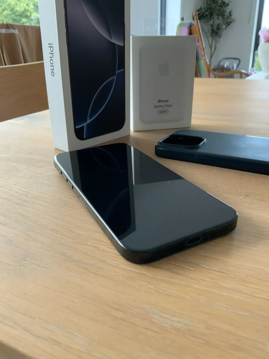 iPhone 16 Pro Max 256GB - Image 3
