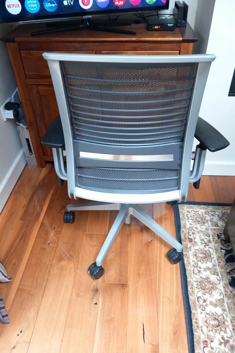 Office Chair - Image 4