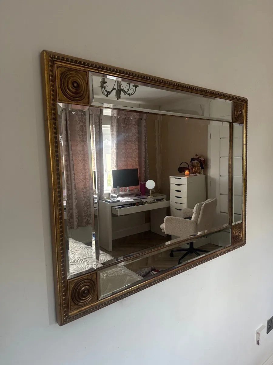 Beautiful gold rim mirror - Image 1
