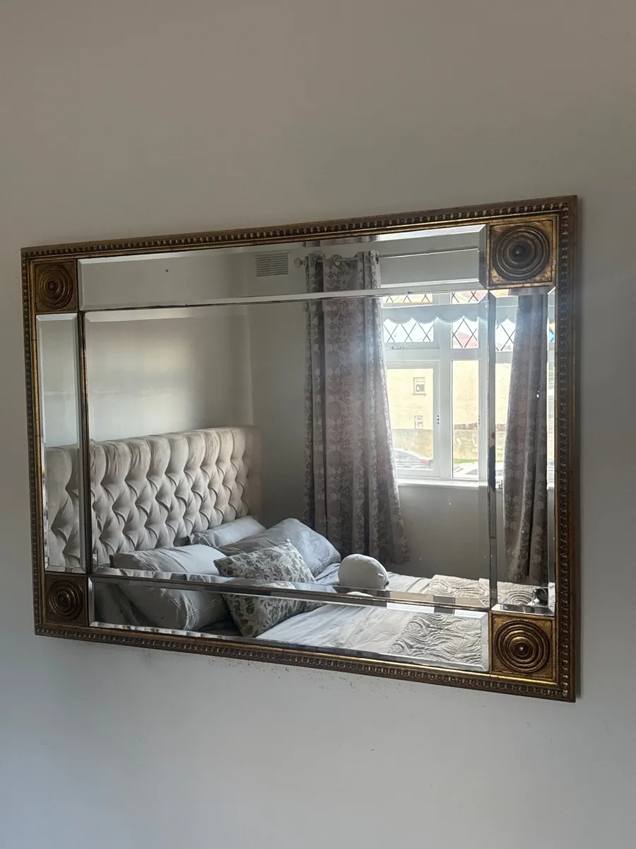 Beautiful gold rim mirror - Image 4