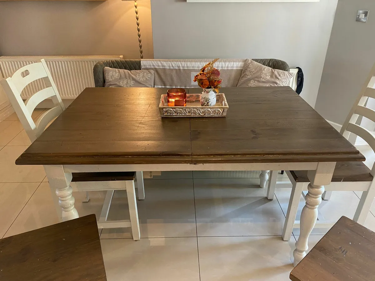 Dining table and chairs - Image 1