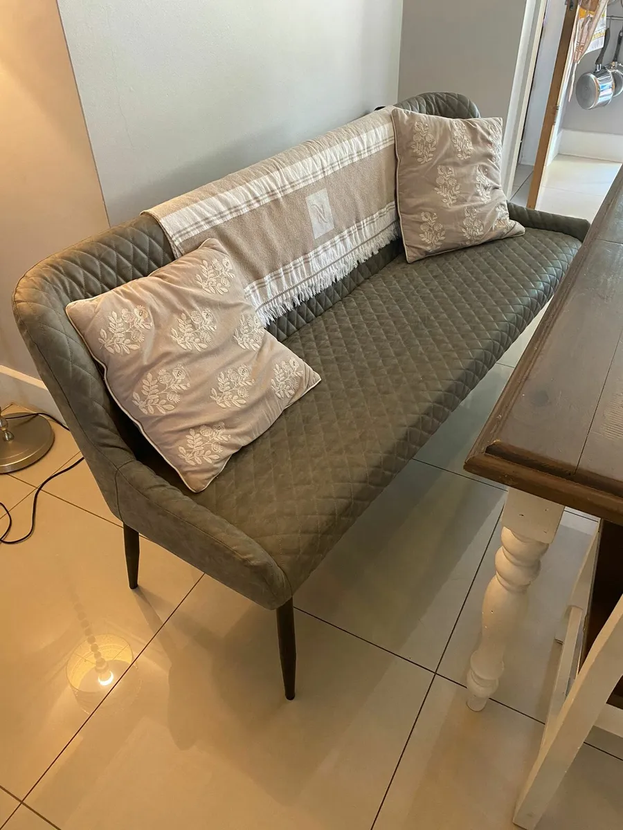 Dining table and chairs - Image 2