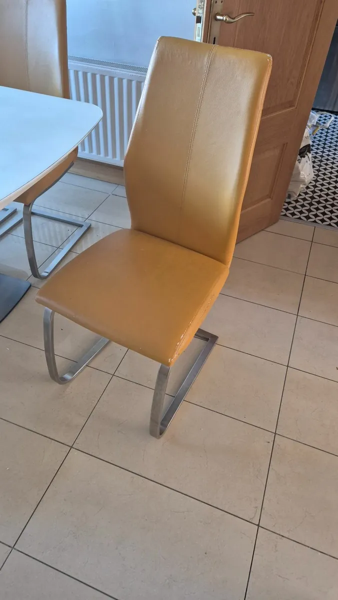 Dini g room chairs  6 total - Image 3