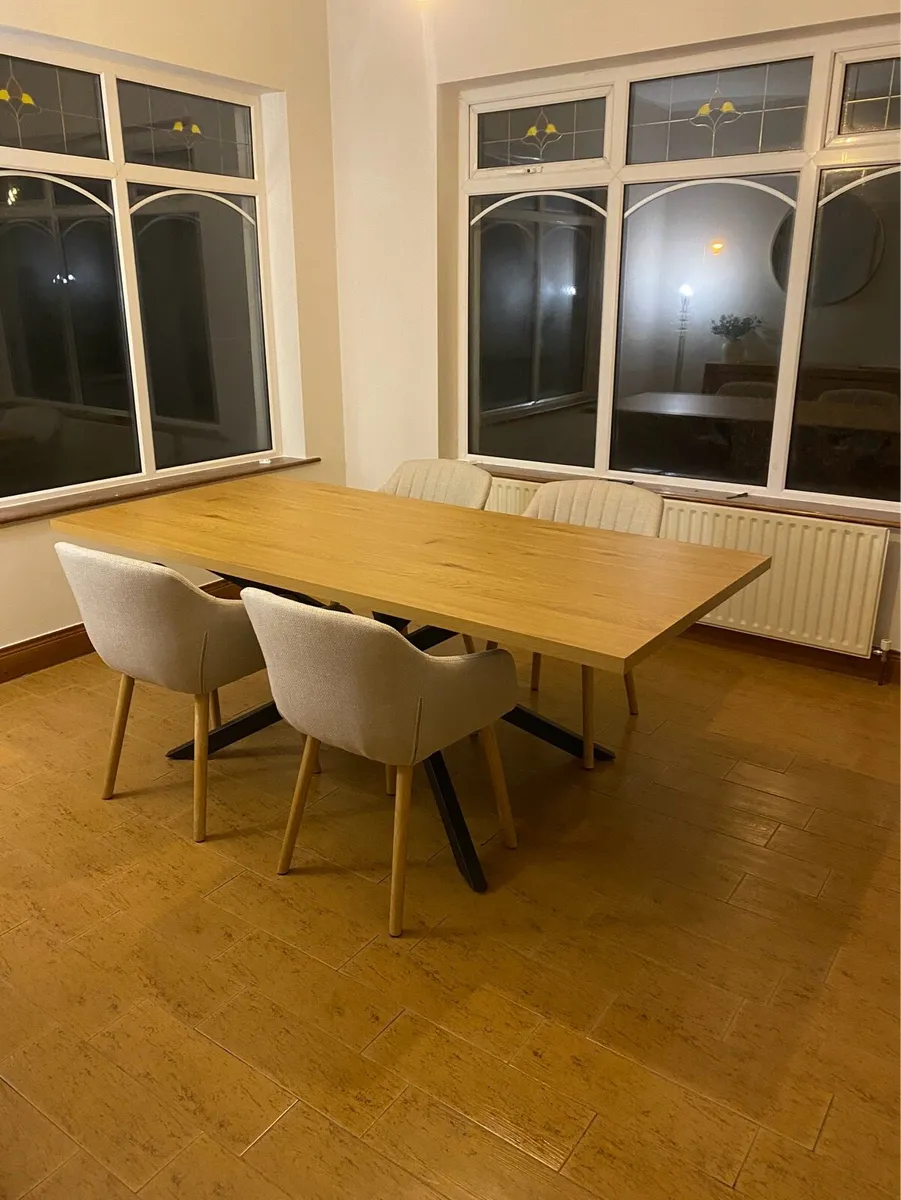 Like New Oak effect table with black metal legs - Image 4