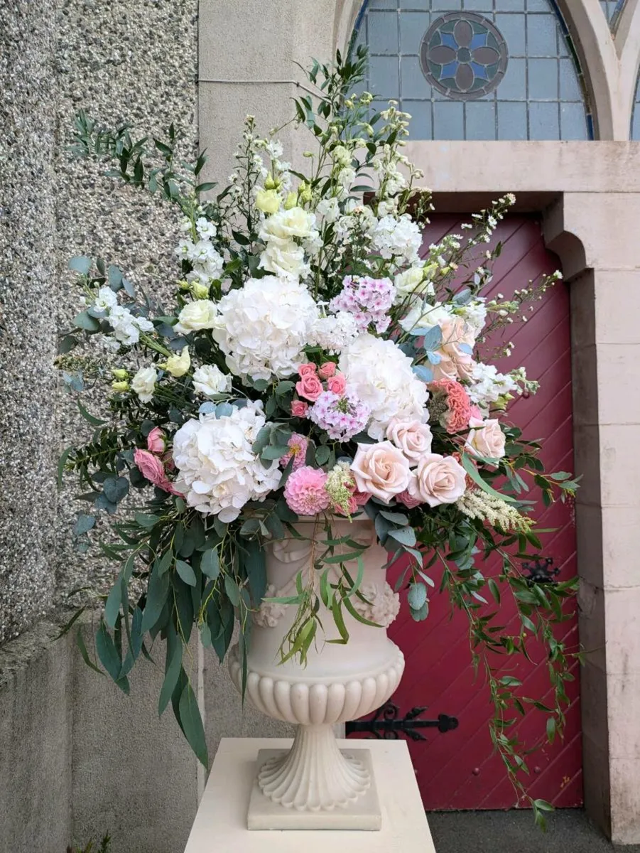 Wedding florist - Image 1