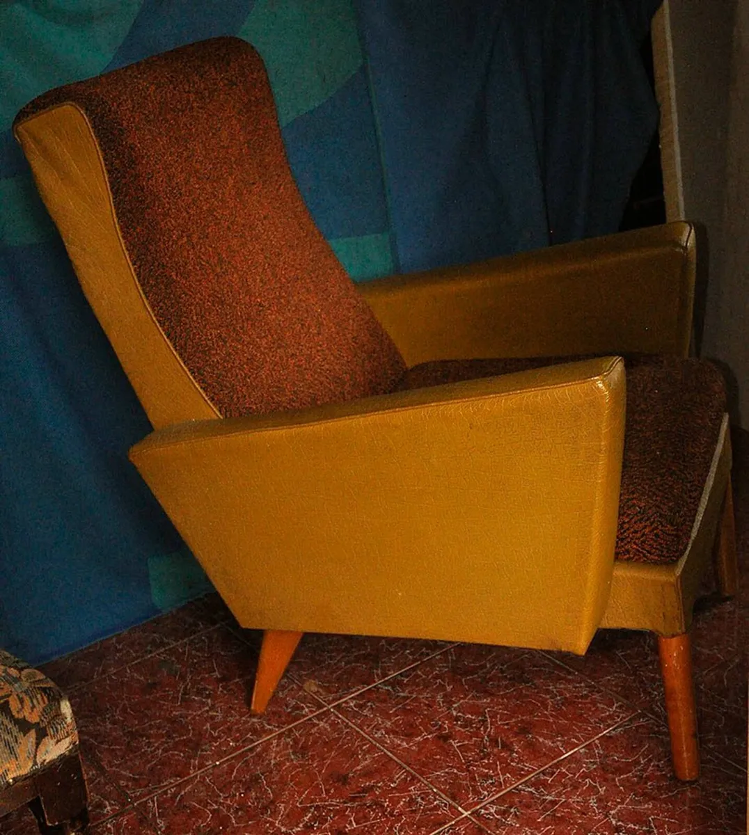 Vintage Couch folds flat as Bed &  Matching Chairs - Image 1