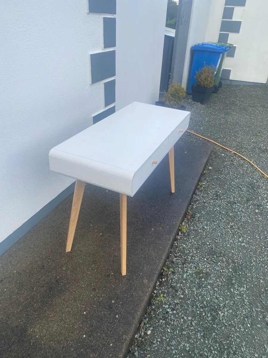 Desk - Image 2