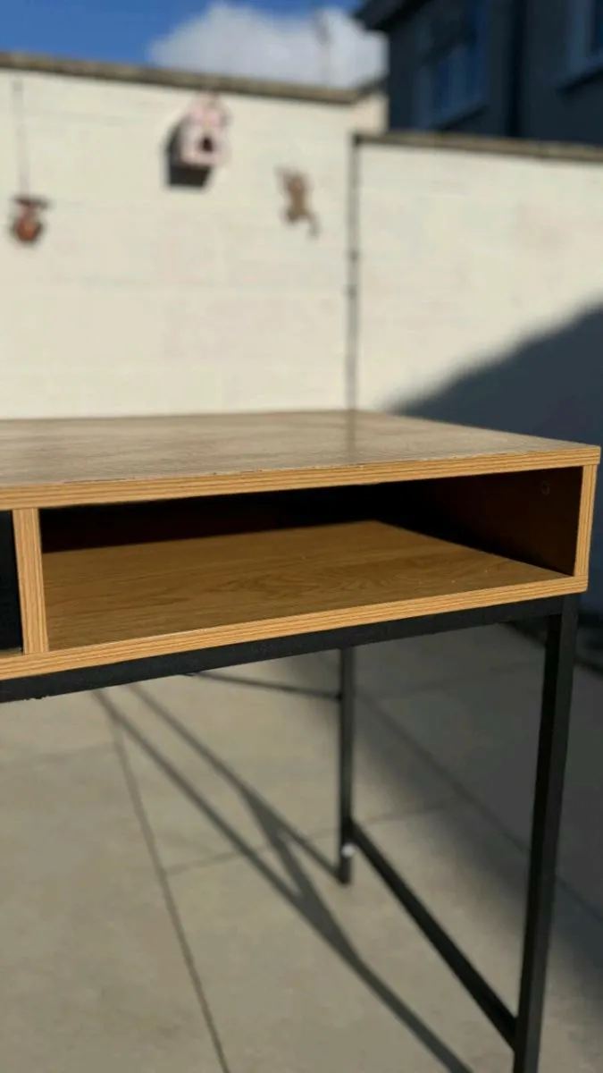 Desk - Image 4