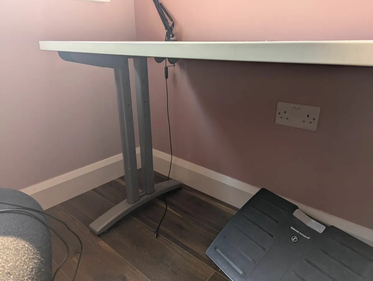 Desk - Image 2