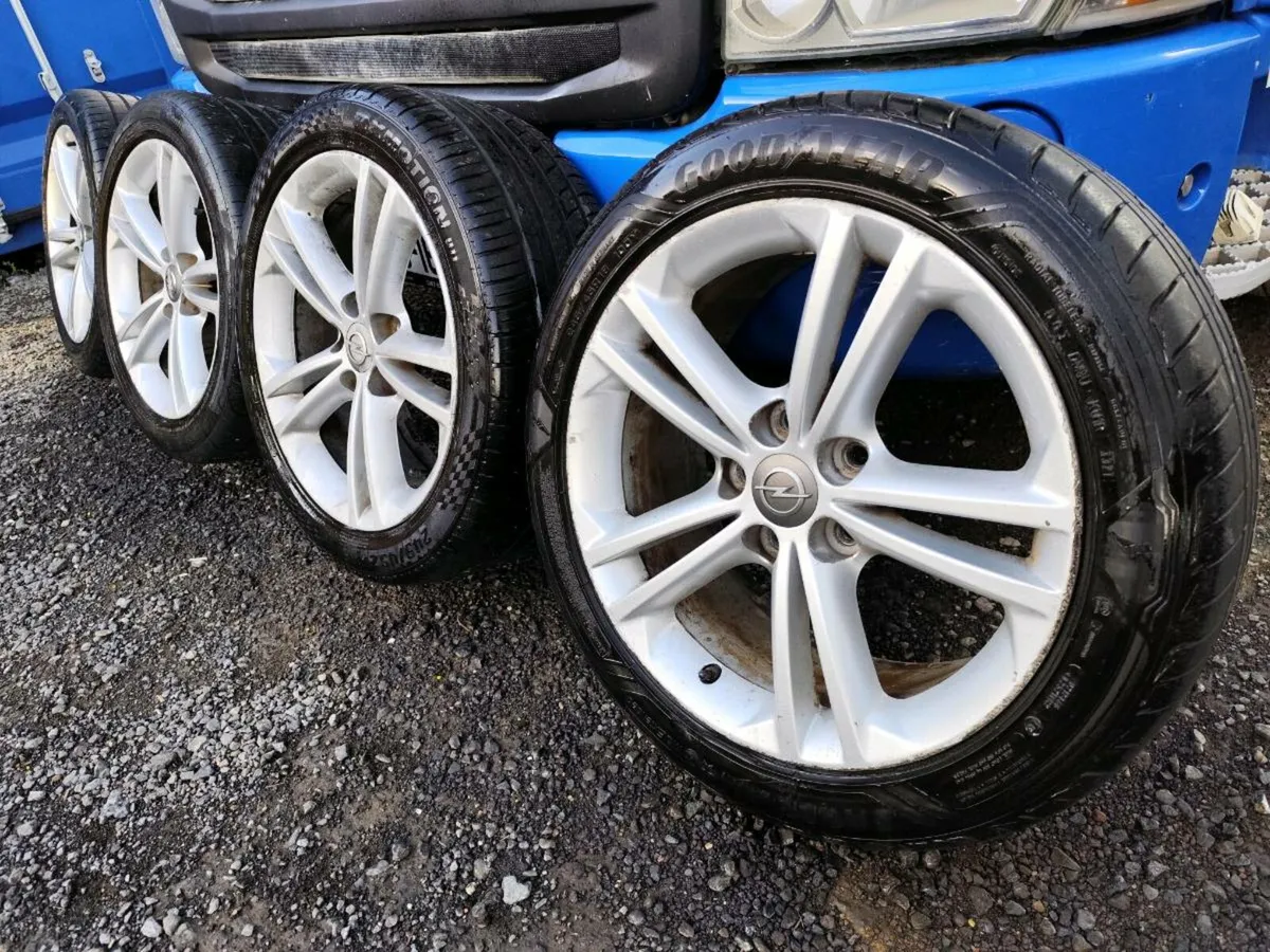 18" Opel Insignia with good tyres - Image 1