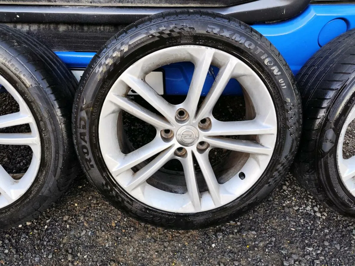 18" Opel Insignia with good tyres - Image 3