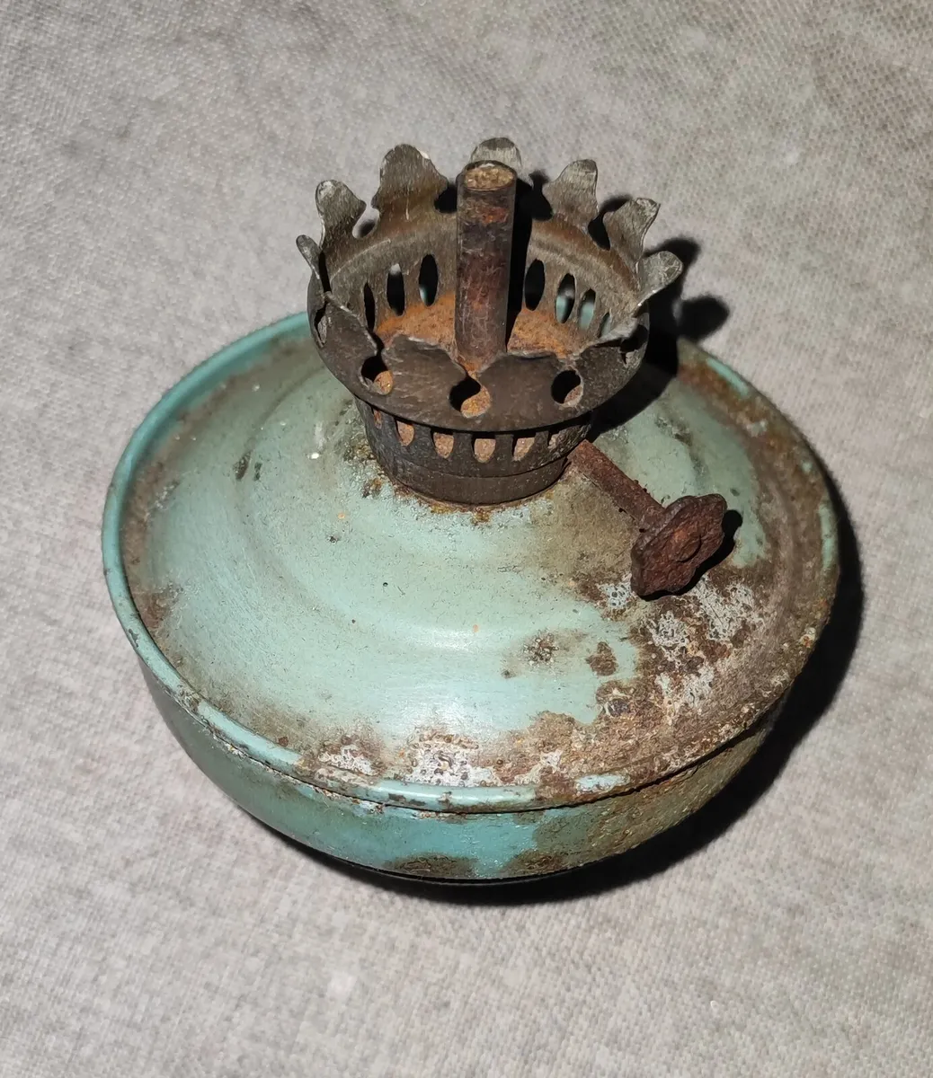 Antique oil lamp - Image 1